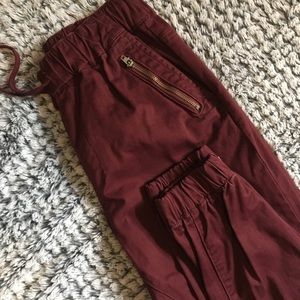 Women’s Bullhead joggers.